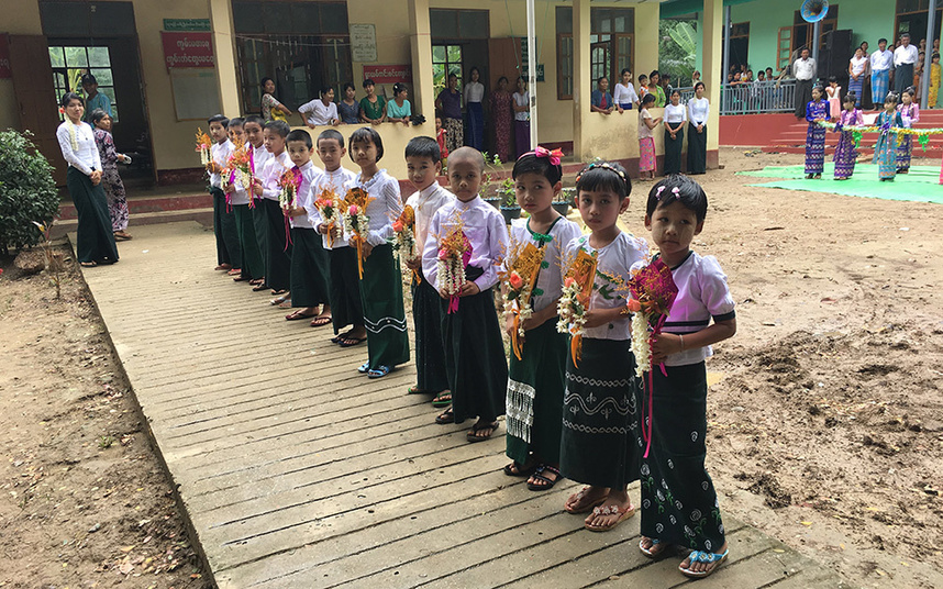 子どもたちのお出迎え