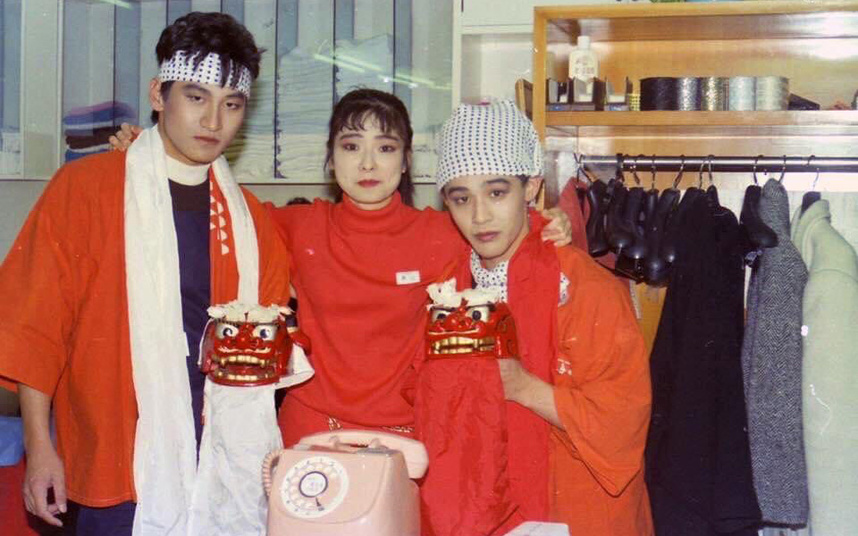 当時大型サロンだったタカノ美容室中央店にて(正月の初荷でメイクしています)