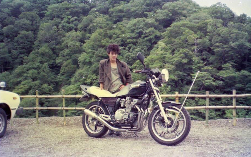 １０代の頃は仕事を転々としながらバイクでも転々としてました(１７歳くらい)