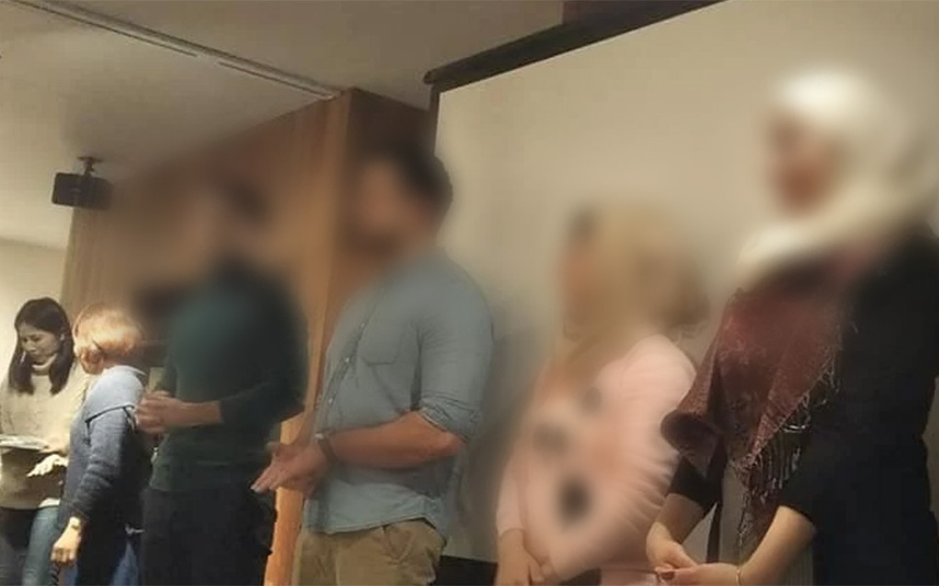 2019年12月地域の方々へ日本語で自己紹介する彼ら