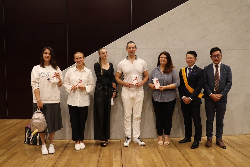 パネリストの皆さまと記念撮影