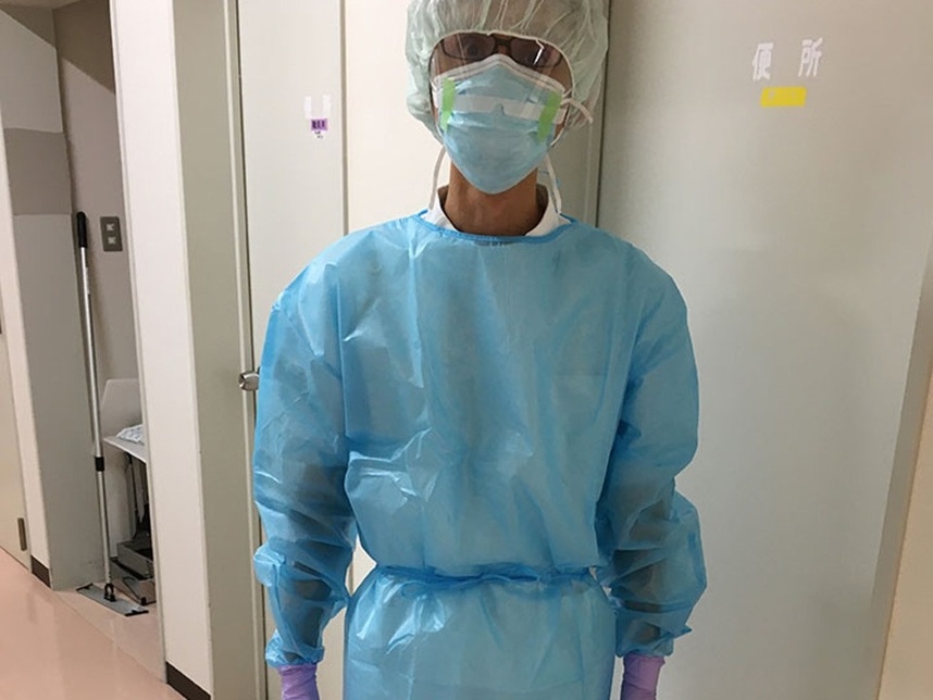 図4 東京医科歯科大学病院でのCOVID-19重症患者への接触前の様子［著者］