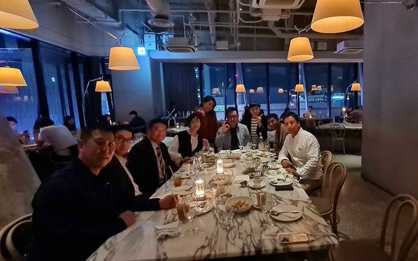 素敵なお店での食事会の様子