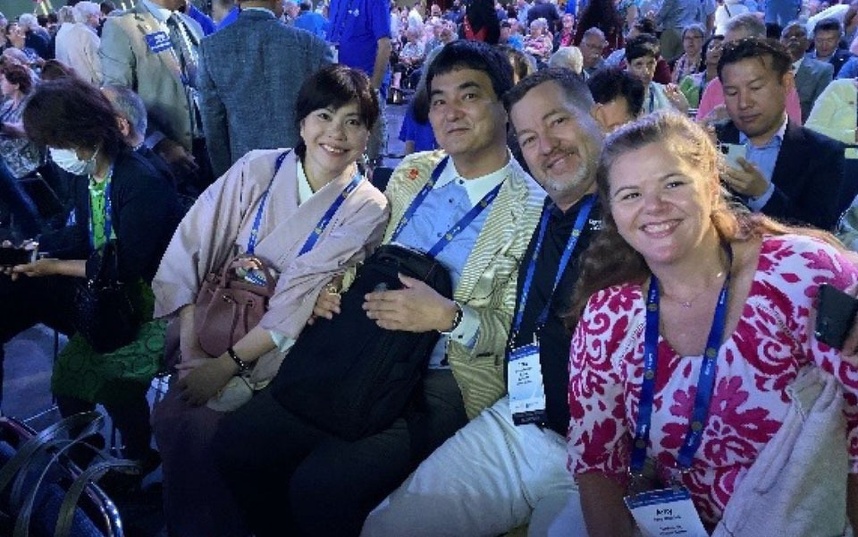 会場ではとなりの人とすぐに仲良くなれます