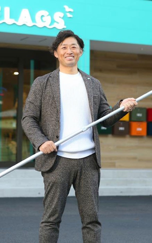 清家 巧貴 氏 （佐伯ロータリークラブ、清家巧貴税理士事務所代表、 キャッシュフローコーチ、株式会社Fahne　代表取締役、 (有)Tlanquilo代表取締役、(有)新出来網　代表取締役、 行政書士法人アイサポート総合法務事務所　代表社員、 その他4社のオーナー）