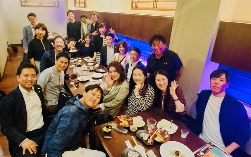 もちろん最後は皆さんで記念撮影！みんなの笑顔がいいですね。