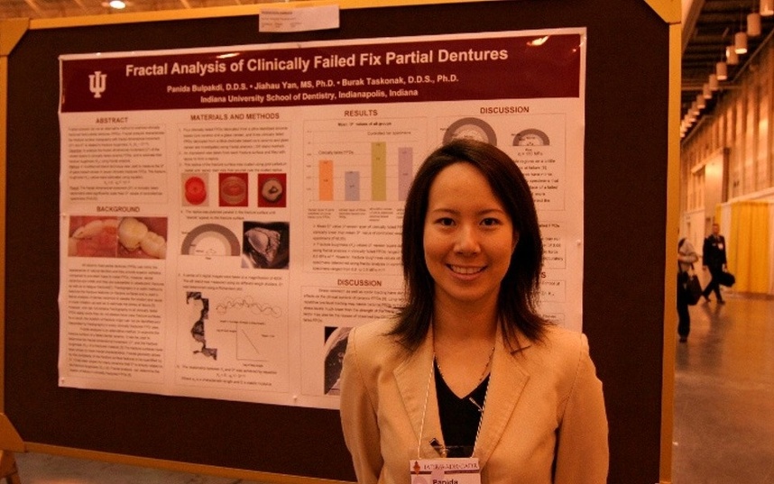 2008年、ニューオーリンズで研究発表をした時の写真です。この研究はその後、Dental Materials Journal に論文として掲載されました
