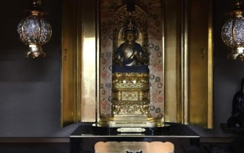 集団移転により住民とともに新たな場所に祀られた本尊の観音像（筆者撮影）