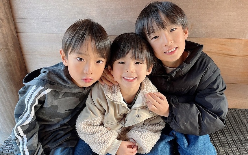 3人の息子たちもママの活動を応援