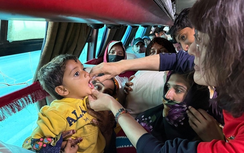 バス内での投与のようす