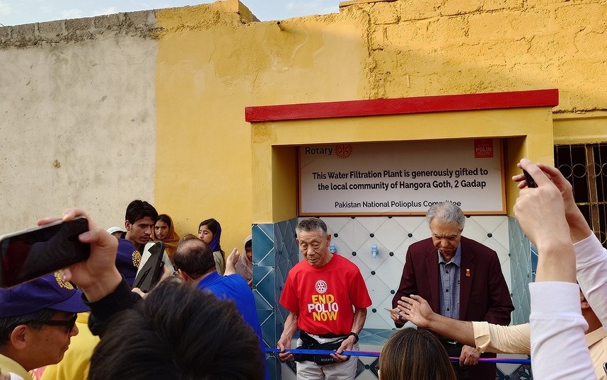 寄贈式（故金氏とアジズ氏）