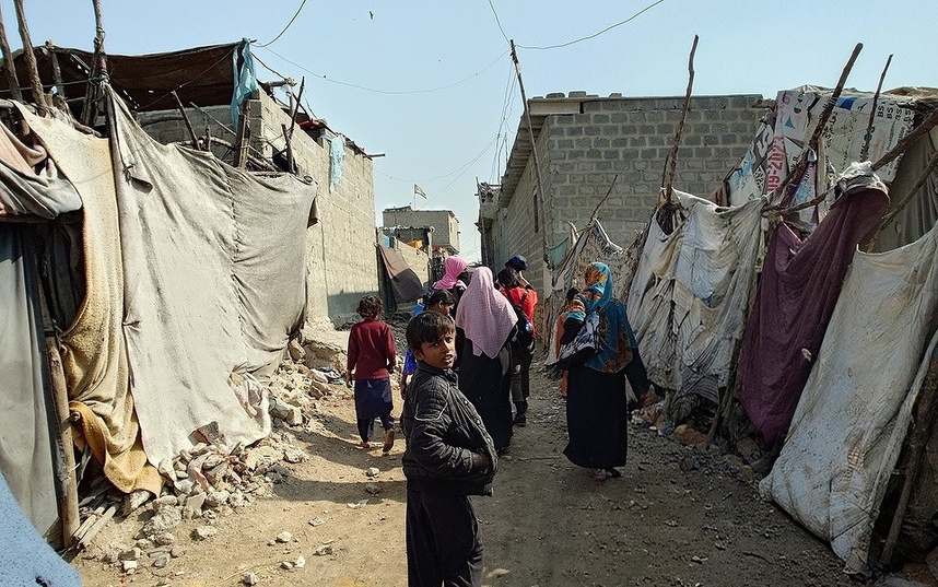テントのような住居を訪ねて